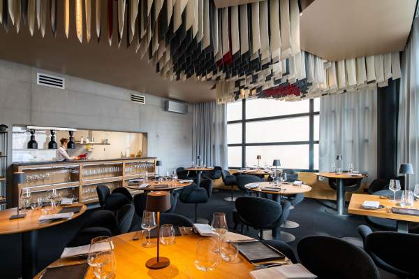 Salle de restauration du restaurant La Cachette, Restaurants La Cachette et Le Bac à Traille à Valence