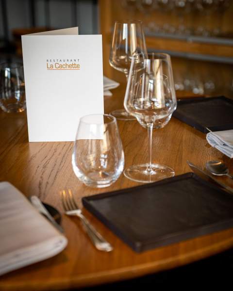 Table du restaurant La Cachette, Restaurants La Cachette et Le Bac à Traille à Valence